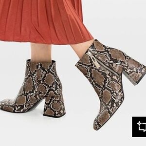 STRADIVARIUS chunky heeled python snake boot